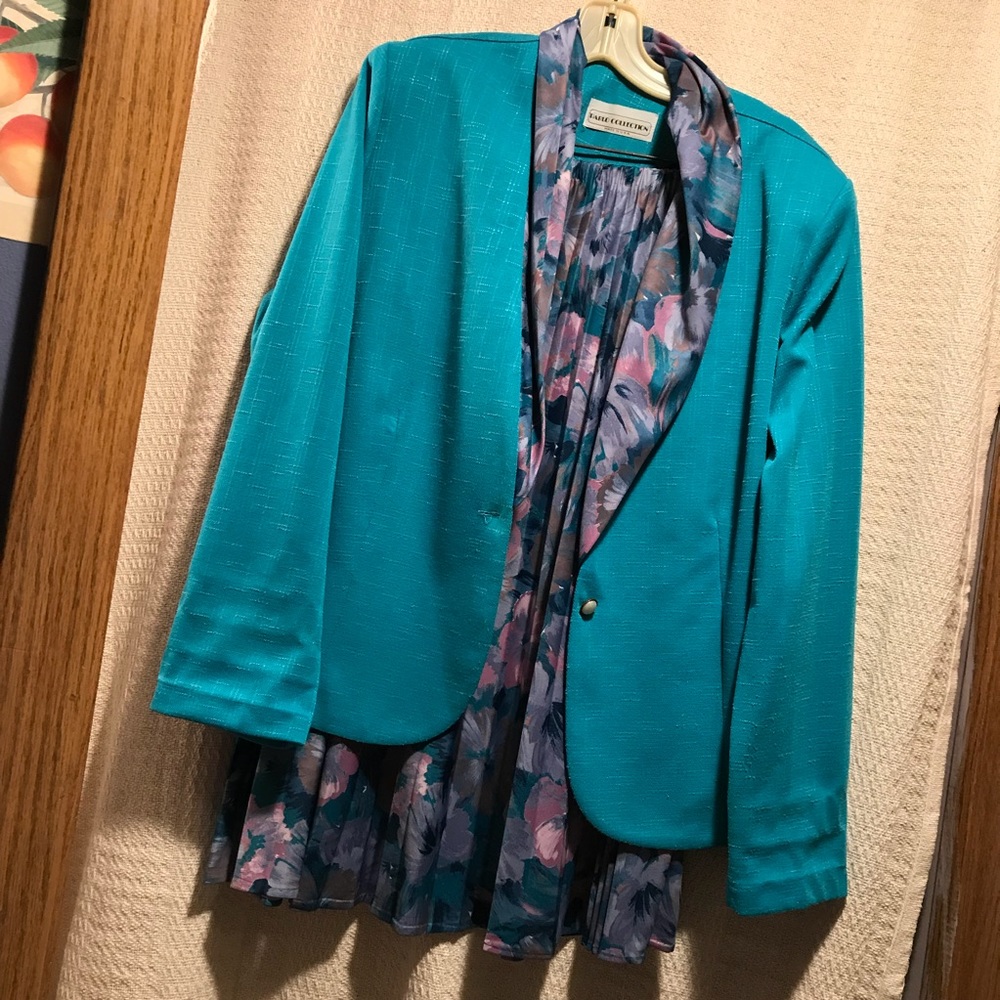 Woman’s skirt set